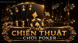 Bàn Poker đêm neon và hai lá bài bí mật